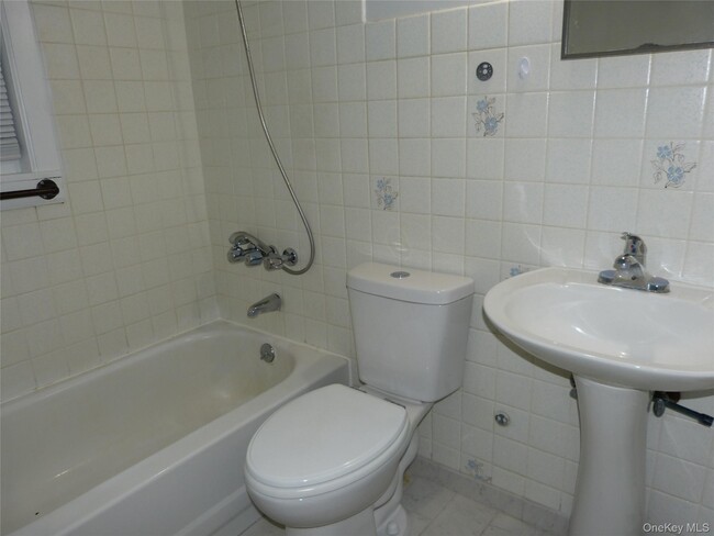 Building Photo - 154 Buena Vista Rd