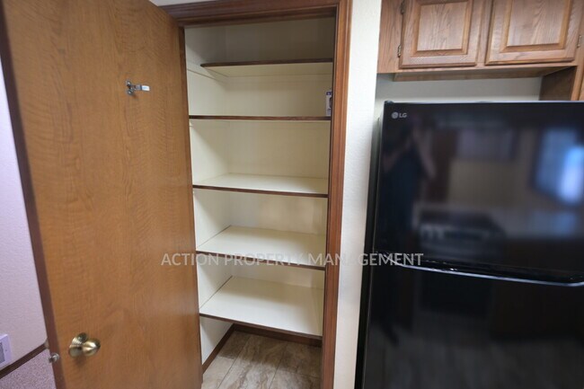 Building Photo - 2 bed 2 bath 1 car garage duplex in Sequim