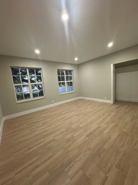 Building Photo - 3095 W Flagler St