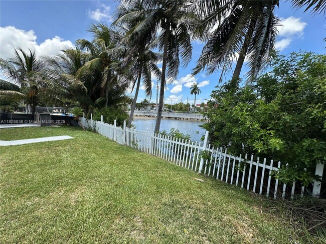 Building Photo - 4830 SW 41st Ave