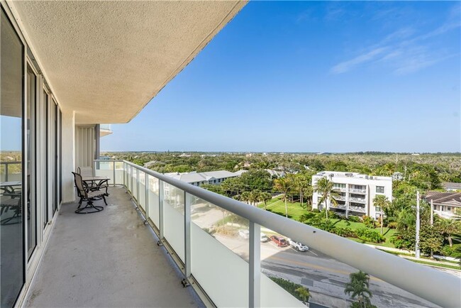 Building Photo - 3554 Ocean Dr