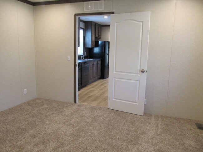 Building Photo - 10340 Midland Rd