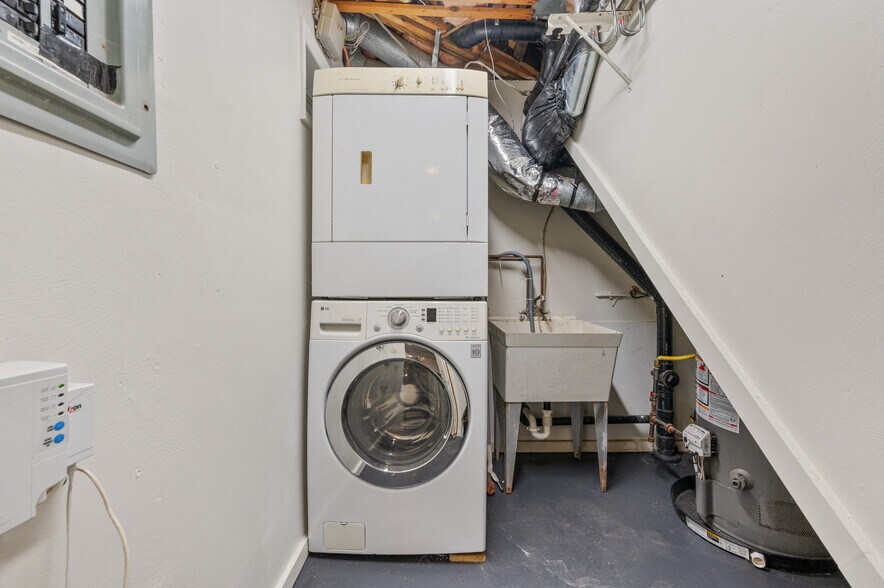 Building Photo - 740 Olivant Plz