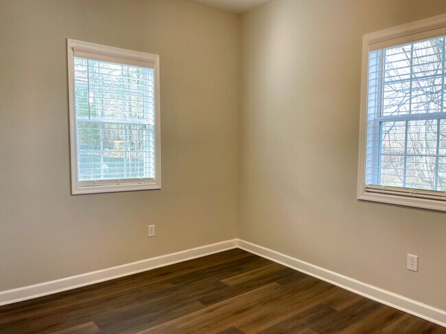 Building Photo - 510 Lakeview Ave, Colonial Heights
