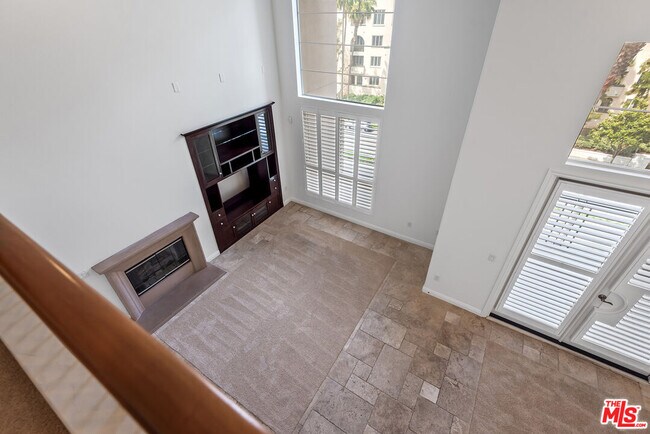 Building Photo - 5831 Seawalk Dr