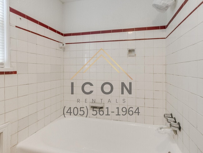 Building Photo - 216 NW 36th St