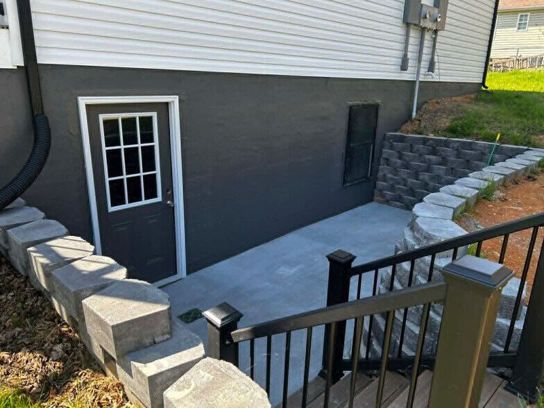 Building Photo - 1006 Pocahontas Ave