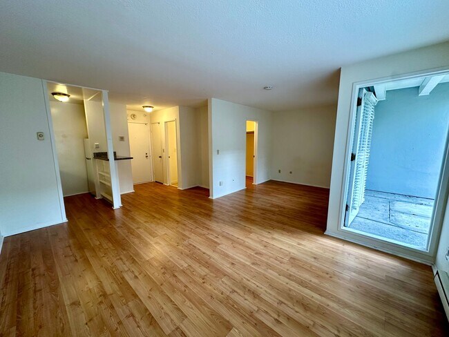 Building Photo - First Floor Studio Available in Watergate Complex of Emeryville!