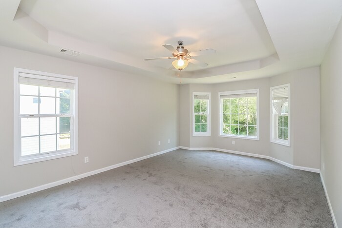 Building Photo - 5456 The Vyne Ave