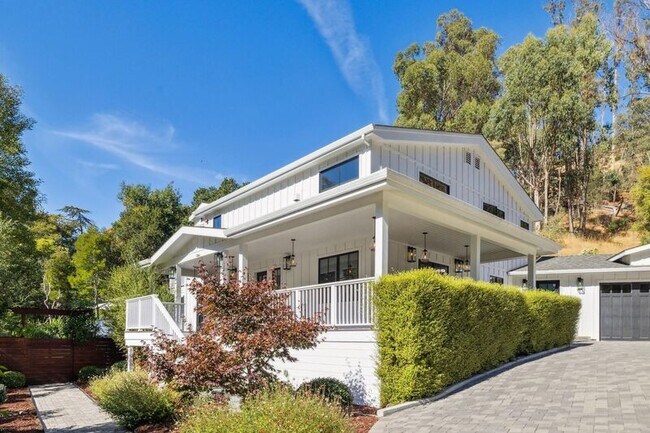 Building Photo - 31 Gold Hill Grde