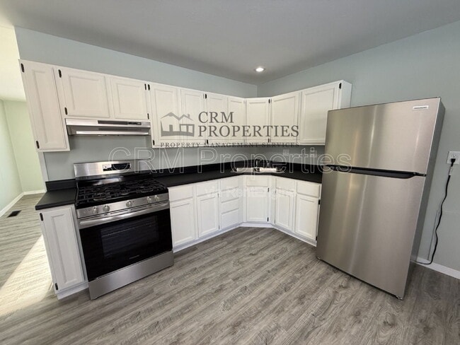 Building Photo - 806 Maumee Dr