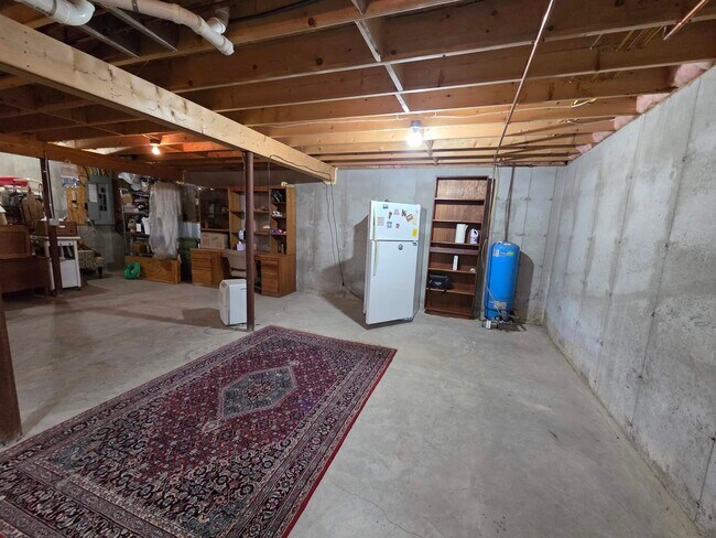 Building Photo - 18 Mirror Lk Hts