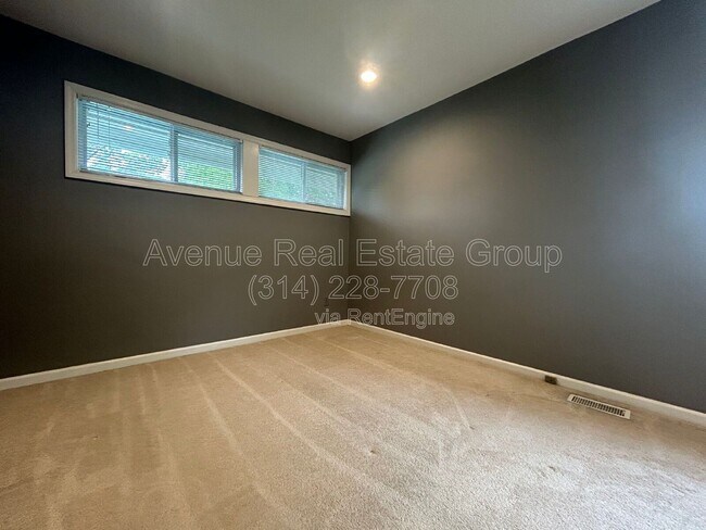 Building Photo - 411 Down Hill Dr