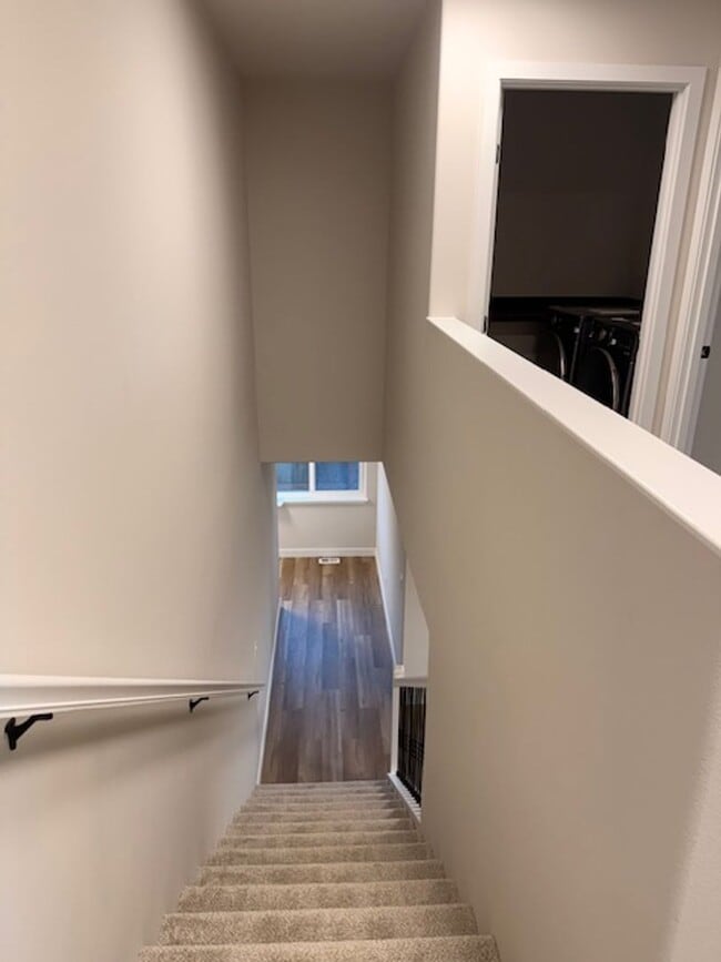 Building Photo - All Utilities Included in this 3 Bedroom South Anchorage Townhouse!