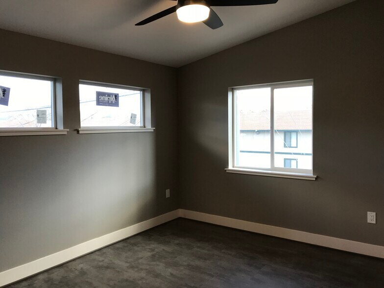 Building Photo - 412 Kirman Ave