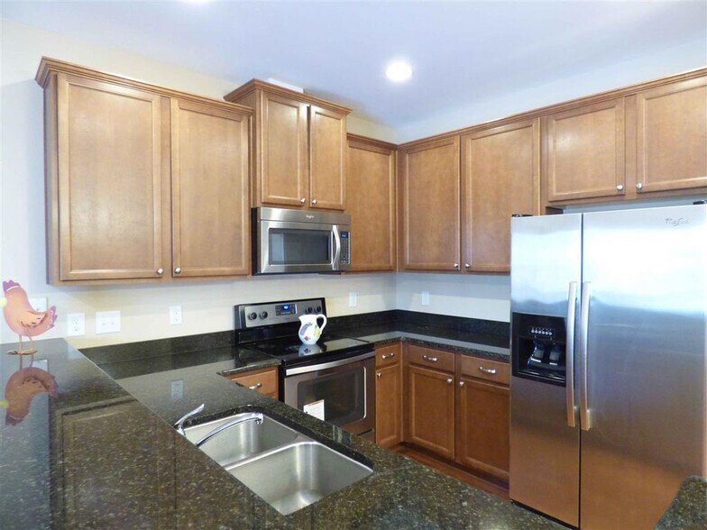 Building Photo - 1622 Holly Grove Way