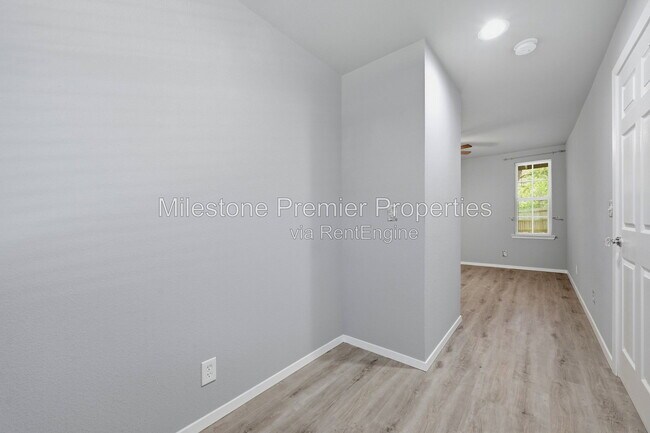 Building Photo - 101 Lakewood Ln