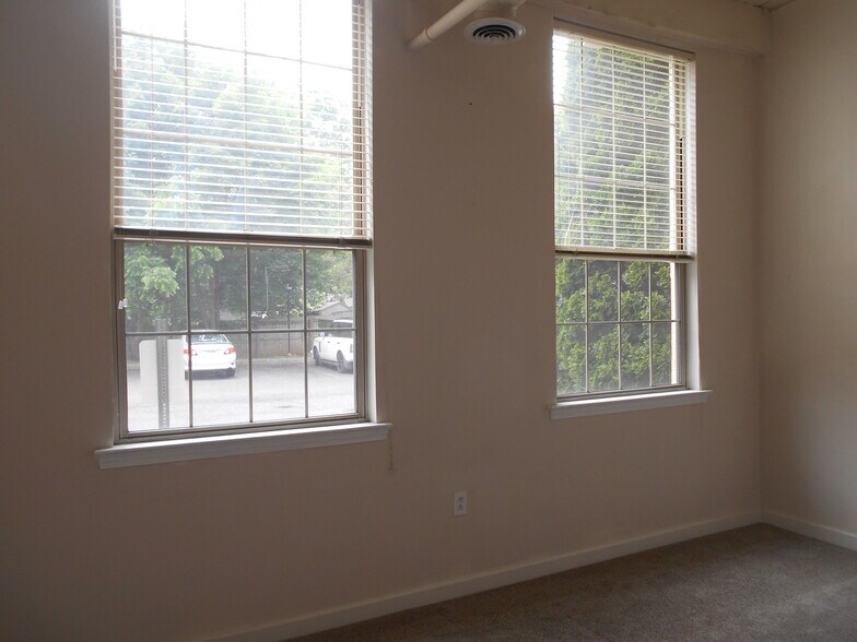 Bedroom - 735 Washington St
