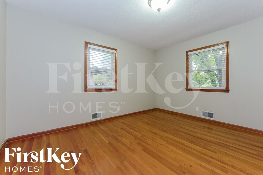 Building Photo - 6800 N Walrond Ave