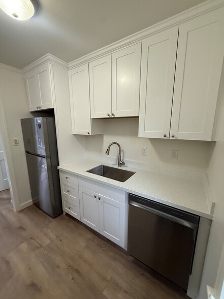 Building Photo - 1114 Capuchino Ave