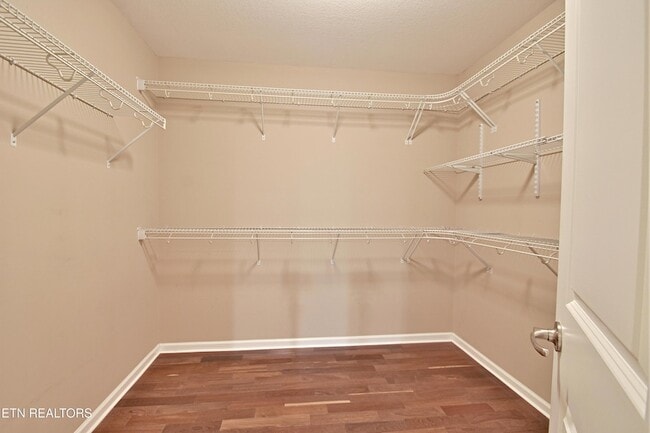 Building Photo - 3032 Oakwood Hills Ln