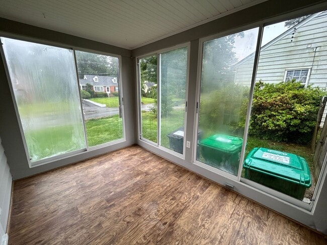 Building Photo - 1124 Bridle Ln