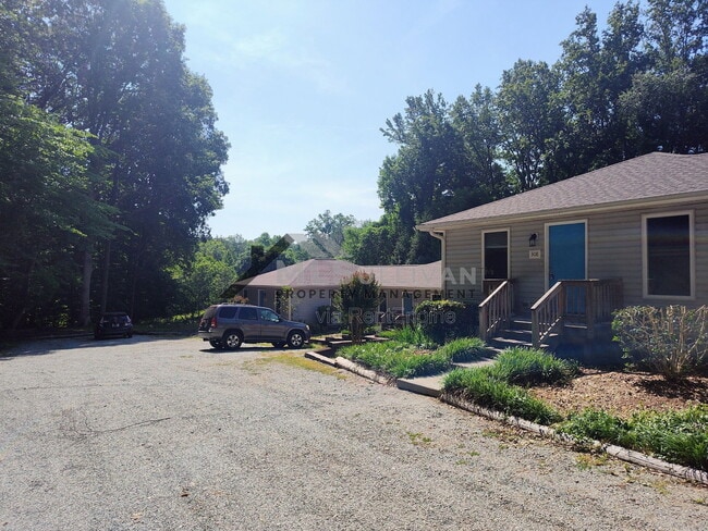 Building Photo - 308 Lakeshore Dr