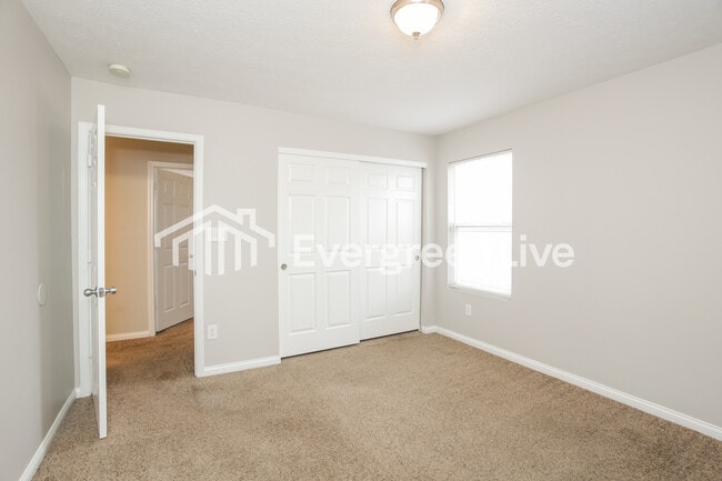 Building Photo - 3940 Planewood Dr