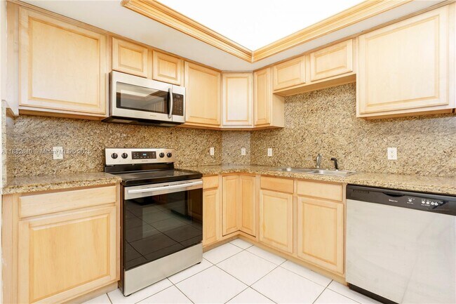 Building Photo - 5825 Collins Ave