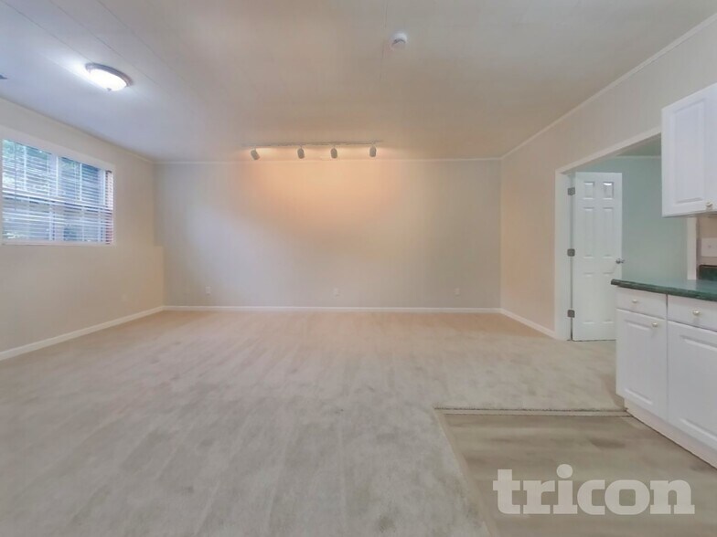 Building Photo - 2030 Township Dr