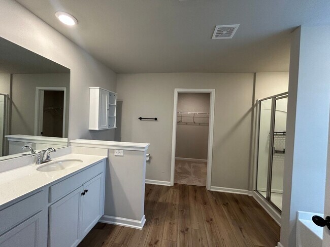 Building Photo - **Move in with NO SECURITY DEPOSIT**11612 Winston Dr - Available NOW! $100 Off First 2 Months!  –...