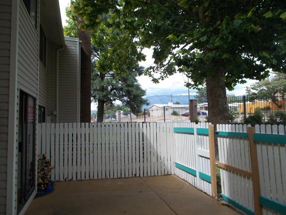 Building Photo - 31 Lakeshore Dr NE