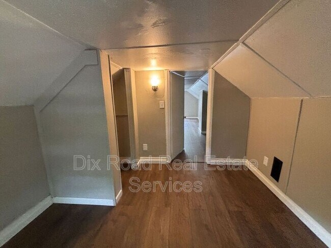Building Photo - 660 Gramont Ave