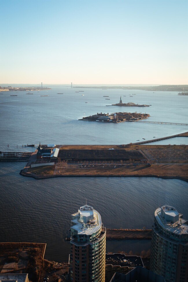 Building Photo - 99 Hudson St