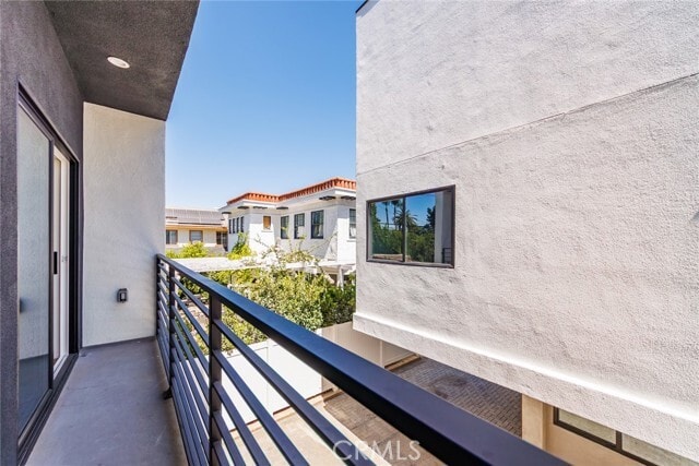 Building Photo - 1859 1/2 S Crenshaw Blvd