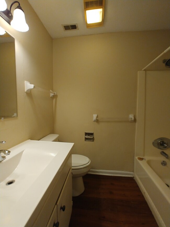 Building Photo - 2804 Falcon Ln