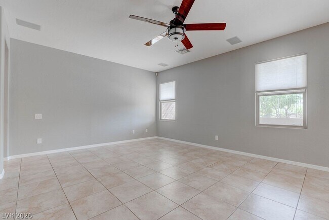 Building Photo - 2589 Chateau Clermont St