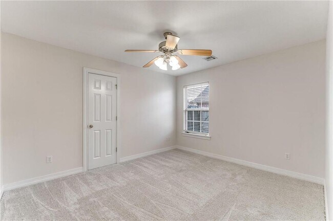 Building Photo - 102 Skinner St