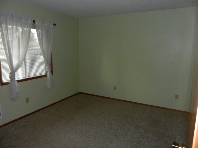 Building Photo - Well-Located Home with Fireplace, Fenced Yard & 2-Car Garage