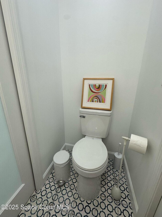 Building Photo - 302 W Osceola Ln