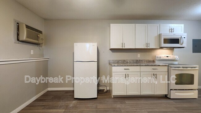 Building Photo - 717 30th St N