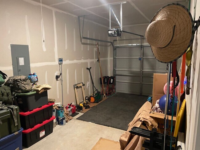 Building Photo - Wonderful Four Bedroom Home! Close to Ft. Jackson!