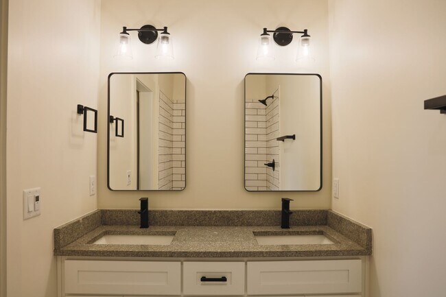 Building Photo - BRAND NEW 2BD 2.5B TOWNHOME