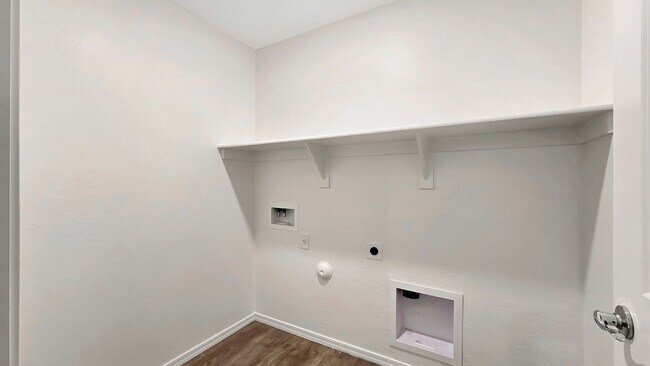 Building Photo - Gorgeous 4 year old home!