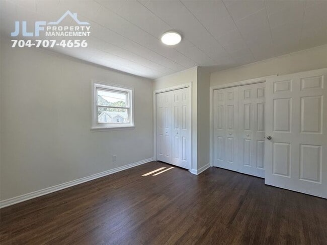 Building Photo - Fully Renovated 3 Bed/1 Bath Cottage in Wo...