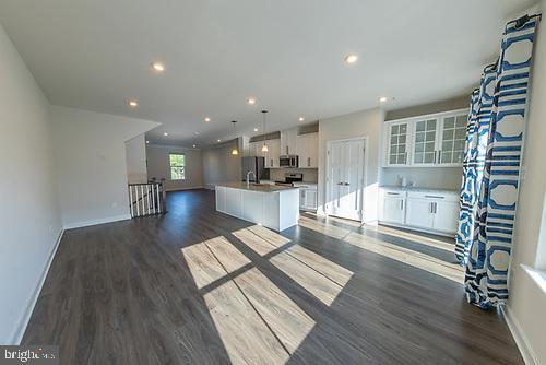 Building Photo - 272 Sugar Maple Square
