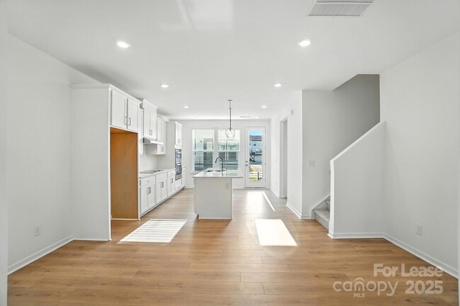 Building Photo - 5033 Westmead Ln