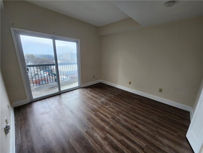 Building Photo - 1074 Peachtree St NE