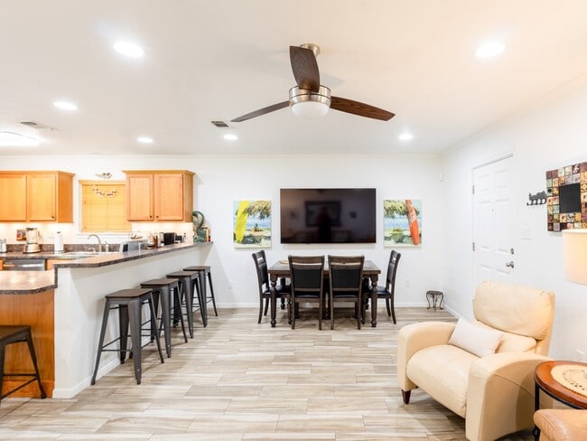 Building Photo - 127 Pompano Ave