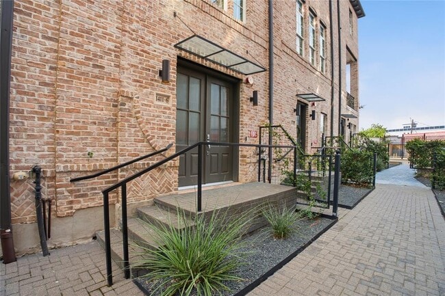Building Photo - 1411 Town Creek Dr